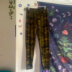 women’s camouflage leggings, good condition